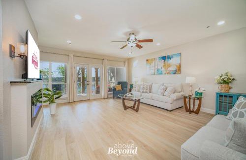 Highland Lake Estates Casa | Blue Hues & Lake Views