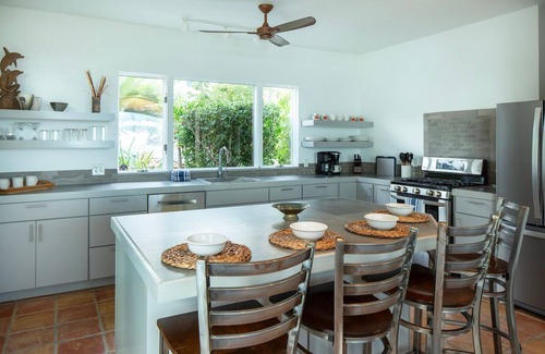 Estate Hansen Bay Villa | Blue Infinity: Oceanfront Villa~Endless Views with Full A/C & Solar Power