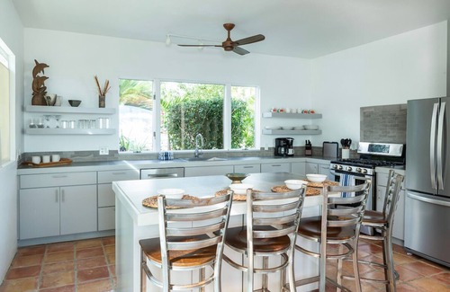 Estate Hansen Bay Villa | Blue Infinity: Oceanfront Villa~Endless Views with Full A/C & Solar Power