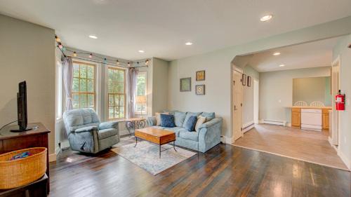 Lake City Casa | Blue Iris House - 5 Beds Walking Distance to Beach