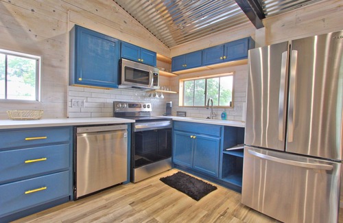 Blanco Cabina | Blue Jay Getaway - Walking Distance to Downtown Blanco!