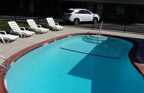 Lakeside Park Hotel | Blue Jay Lodge