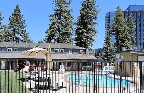 Lakeside Park Hotel | Blue Jay Lodge