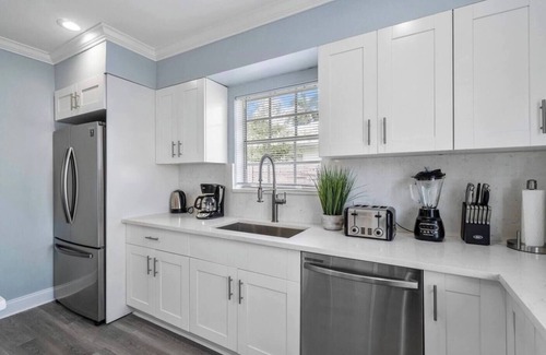 Old Northwood Casa | Blue Lagoon - Heated Pool, Mins to WPB + DT