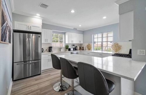Old Northwood Casa | Blue Lagoon - Heated Pool, Mins to WPB + DT