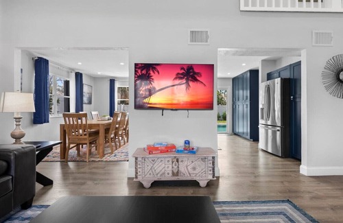 Florida North Atlantic Coast Casa | "Blue Lagoon" Waterfront, Heated Salt Pool
