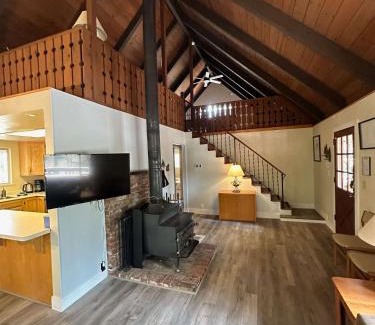 Arnold Casa | Blue Lake Chalet- 3 Bedroom + Loft/Pool Table in Arnold/Bear Valley (Pet-Friendly)