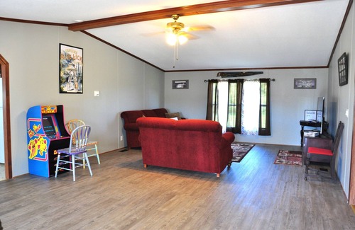 Carlisle Otro | BLUE LICKS BUNGALOW-Next to Blue Licks State Park