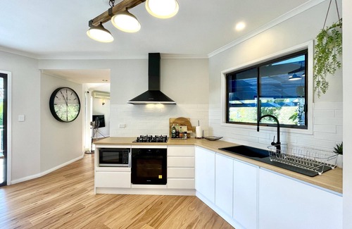 Katoomba Casa | Blue Lily Bungalow - Unique Yurt, 3 Bedroom, Luxe Furnishings, A/C, Decks, Pet-Friendly