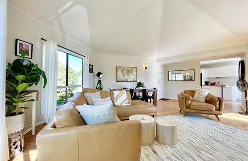 Katoomba Casa | Blue Lily Bungalow - Unique Yurt, 3 Bedroom, Luxe Furnishings, A/C, Decks, Pet-Friendly