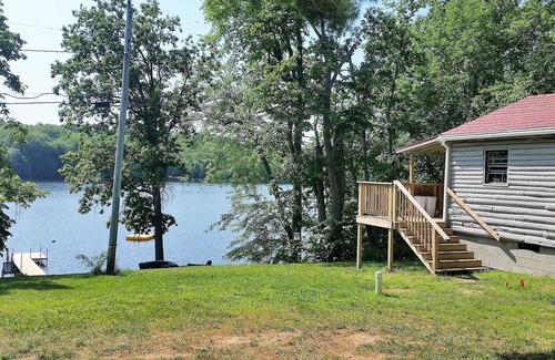Litchfield Cabina | Blue Loon Camp on Pleasant Pond in Litchfield