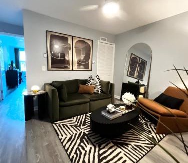 Wyman Park Apartamento | Blue Luxury House in Hampden