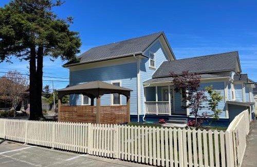 Eureka Casa | Blue Mist Victorian, 5 Bedroom 2 bath Gem