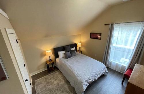 Eureka Casa | Blue Mist Victorian, 5 Bedroom 2 bath Gem