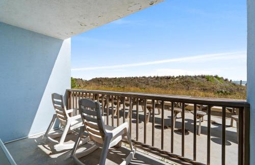 North Myrtle Beach Apartamento | Blue Mist Villas Unit 102 - Oceanfront Ground Floor Condo in Cherry Grove