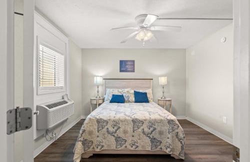 North Myrtle Beach Apartamento | Blue Mist Villas Unit 301 is a 3rd Floor Oceanfront Condo in Cherry Grove NMB