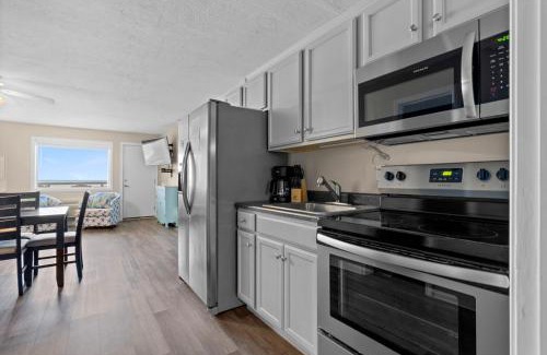 North Myrtle Beach Apartamento | Blue Mist Villas Unit 302 is a 3rd Floor Condo on the Oceanfront in Chery Grove