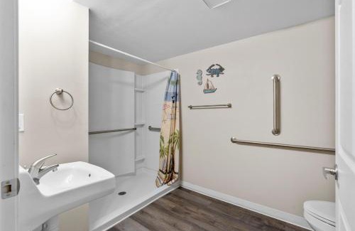 North Myrtle Beach Apartamento | Blue Mist Villas Unit 103 - Oceanfront Ground Floor Condo in Cherry Grove
