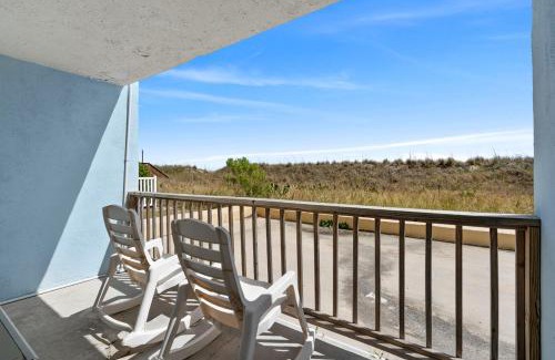 North Myrtle Beach Apartamento | Blue Mist Villas Unit 103 - Oceanfront Ground Floor Condo in Cherry Grove