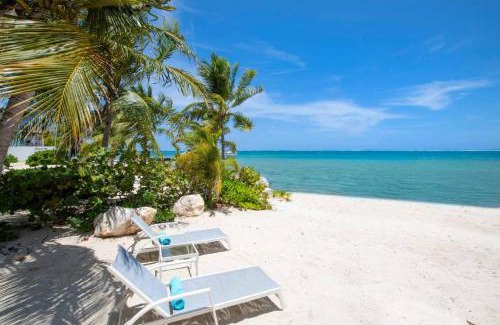East End Casa | Blue Moon - A Divers Paradise in East End Next Door to Ocean Frontiers, Beach Cottage with Upgraded Interiors