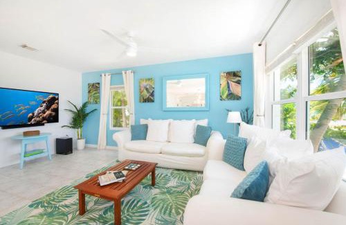 East End Casa | Blue Moon - A Divers Paradise in East End Next Door to Ocean Frontiers, Beach Cottage with Upgraded Interiors