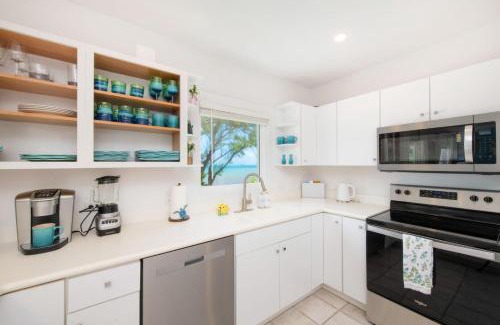 East End Casa | Blue Moon - A Divers Paradise in East End Next Door to Ocean Frontiers, Beach Cottage with Upgraded Interiors