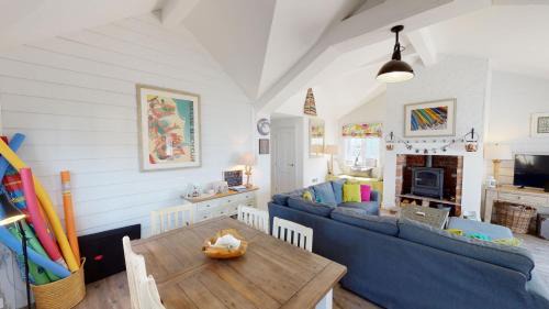 Filey Casa | Blue Moon at The Bay Filey, sleeps 4-5, 2 dogs welcome