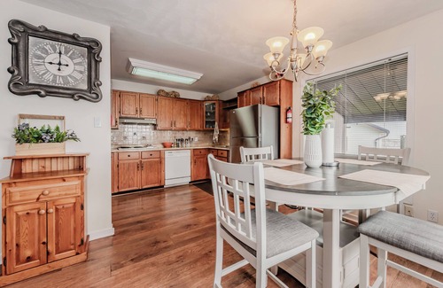 Wiarton Cabina | Blue Moon Waterfront Cottage w/ Hot Tub