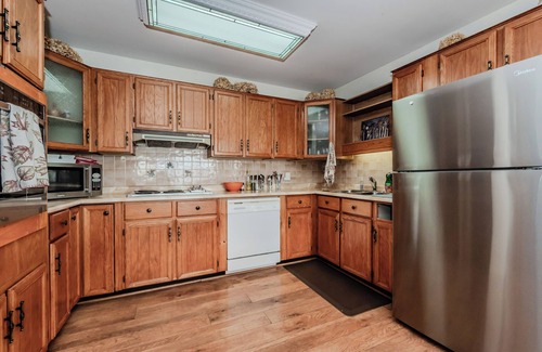 Wiarton Cabina | Blue Moon Waterfront Cottage w/ Hot Tub