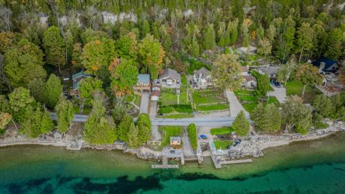 Wiarton Casa | Blue Moon Waterfront W Hot Tub