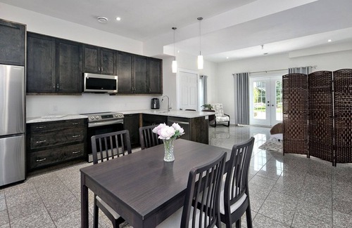 Craigleith Apartamento | Blue Mountain Bliss: Ski-In/Ski-Out Luxury Escape