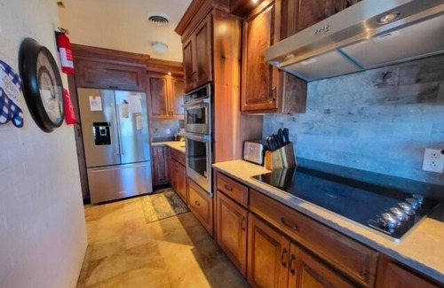 Penhook Casa | Blue Mountain Cottage: Mountain View, Wifi, 2 Kayaks, Cornhole, Firepit, Sandy Beach,
