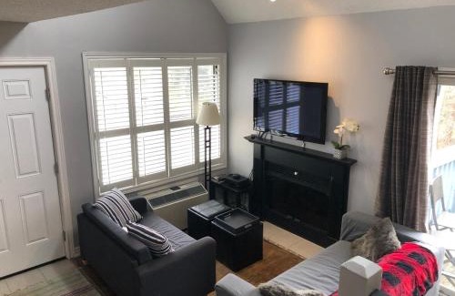 Craigleith Casa | Blue Mountain Escape, WIFI, Base of North lift