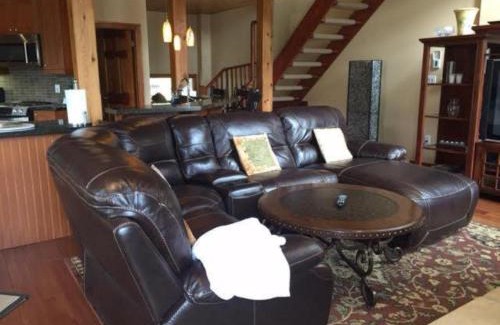 Craigleith Chalet De Esquí | Blue Mountain-Luxurious BlueSki George Chalet, Hot Tub, Pool, Gas Fireplace