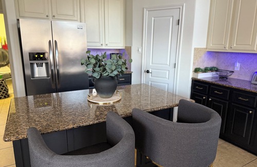 Tomball Casa | Blue Oasis Retreat w/heated pool & spa + playroom