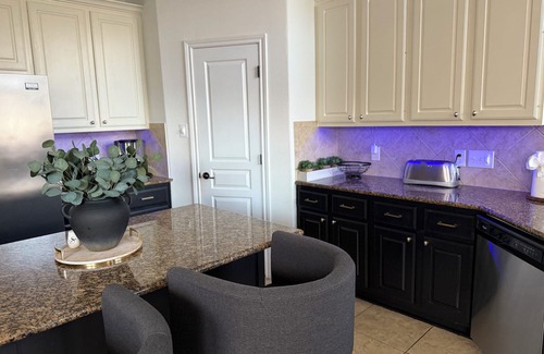 Tomball Casa | Blue Oasis Retreat w/heated pool & spa + playroom