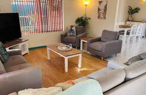Kalbarri Casa | Blue Occy Kalbarri Sleeps 8, Pet Friendly, Free Wifi, Central Location