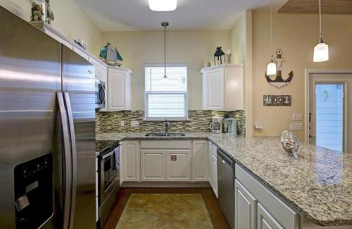Port Aransas Casa | Blue Pelican at Pirates Bay Resort