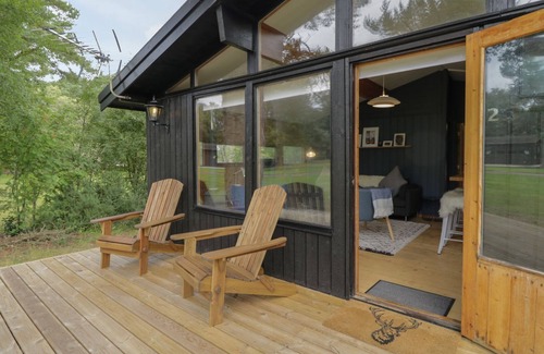 Dornoch Cabaña | BLUE PINE LODGE, family friendly, with open fire in Dornoch