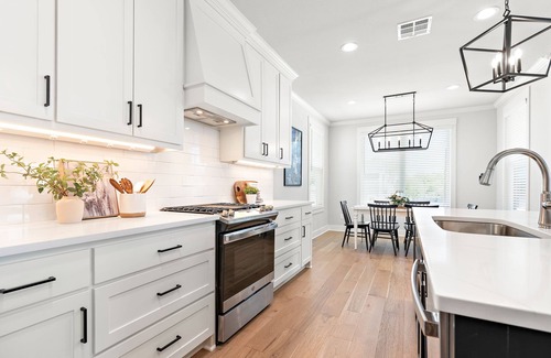 Waco Casa | Blue Retreat on 5th - 3.5 Bathrooms!