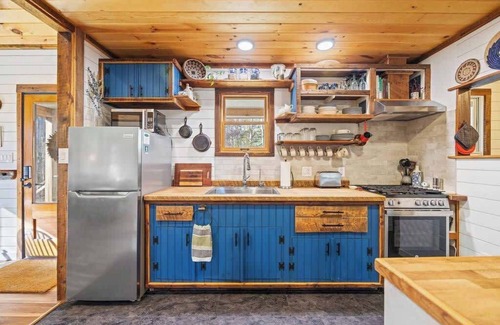 Clifford Cabina | Blue Ridge Beech Cabin