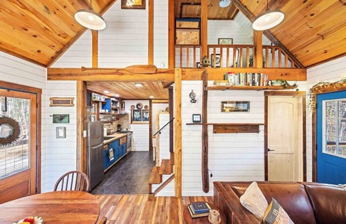 Clifford Cabina | Blue Ridge Beech Cabin