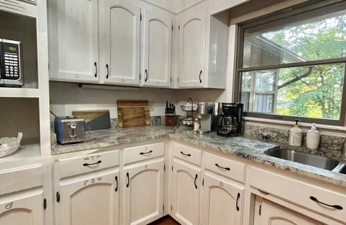 Brevard Casa | Blue Ridge Bound in beautiful Connestee Falls is mountain living at it’s finest