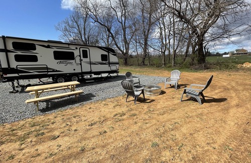 Culpeper Casa | Blue Ridge Bunkhouse RV Rental on Homestead