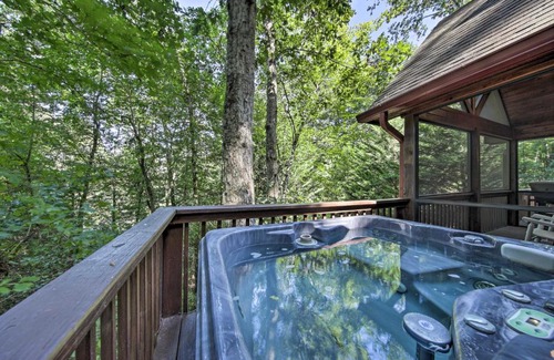 Cashes Valley Casa | Blue Ridge Cabin with Hot Tub and Fire Pit!