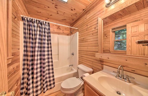 Cashes Valley Casa | Blue Ridge Cabin with Hot Tub and Fire Pit!