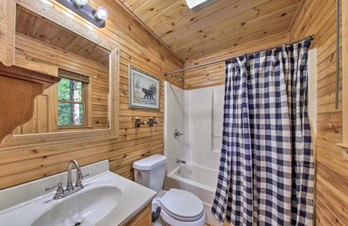 Cashes Valley Casa | Blue Ridge Cabin with Hot Tub and Fire Pit!