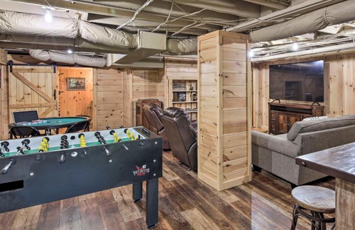 Cashes Valley Casa | Blue Ridge Cabin with Hot Tub and Fire Pit!