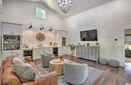 Blue Ridge Cabaña | Blue Ridge Cottage: Modern Solace in the Mountains