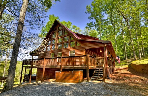 Dial Casa | Desaparecer por una semana o dos ... Privado y aislado, este escondite de 5 acres está rodeado de bosque de los EE. UU.